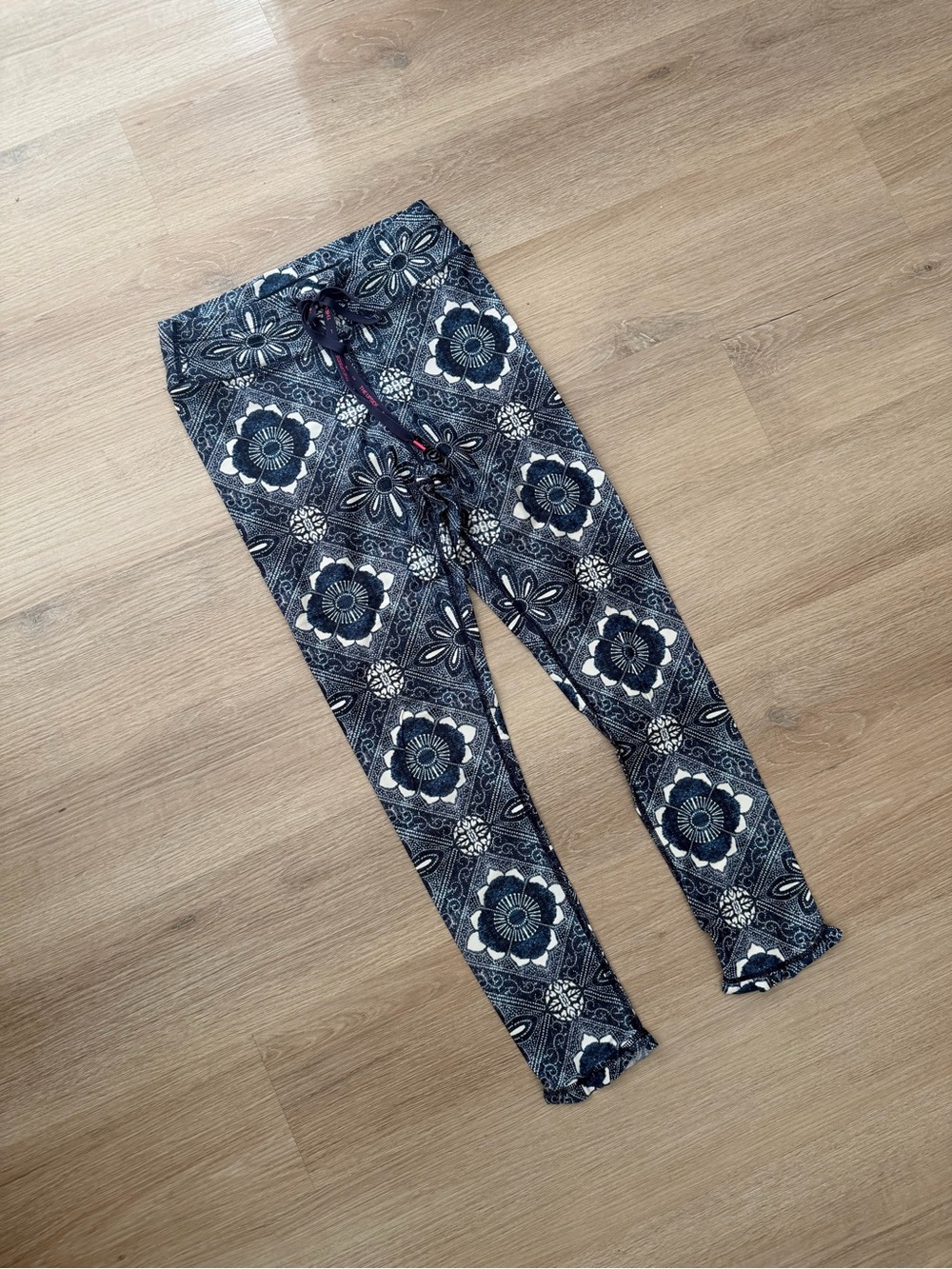 The Upside Navy Floral Print leggings size S
